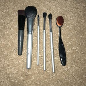 Makeup brushes